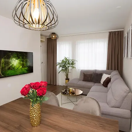 公寓 Cosy Near Centar And Sea- Marina, 奥米什