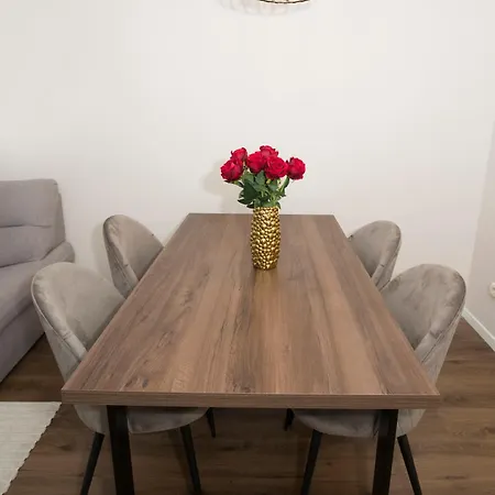 Cosy Near Centar And Sea- Marina, * 奥米什