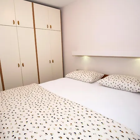 Cosy Near Centar And Sea- Marina, 公寓 奥米什