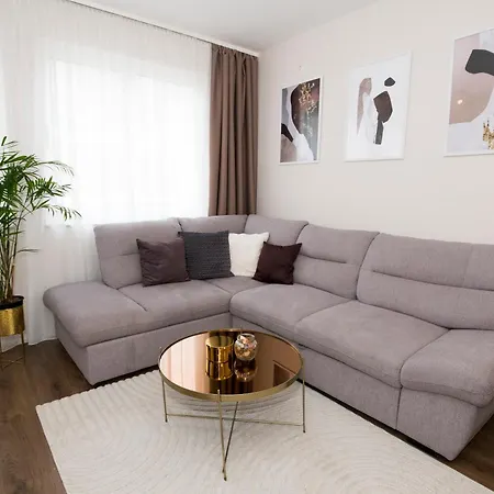 Cosy Near Centar And Sea- Marina, 奥米什
