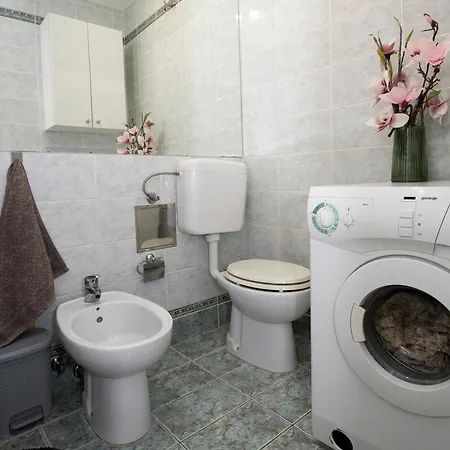 Cosy Near Centar And Sea- Marina, 公寓 奥米什